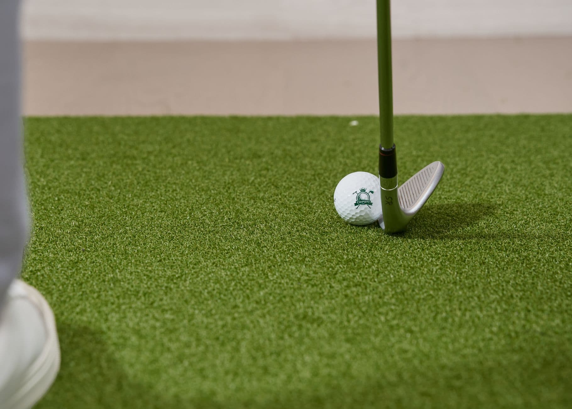 Bump-and-Run vs Lob Shot: The Short Game Decision